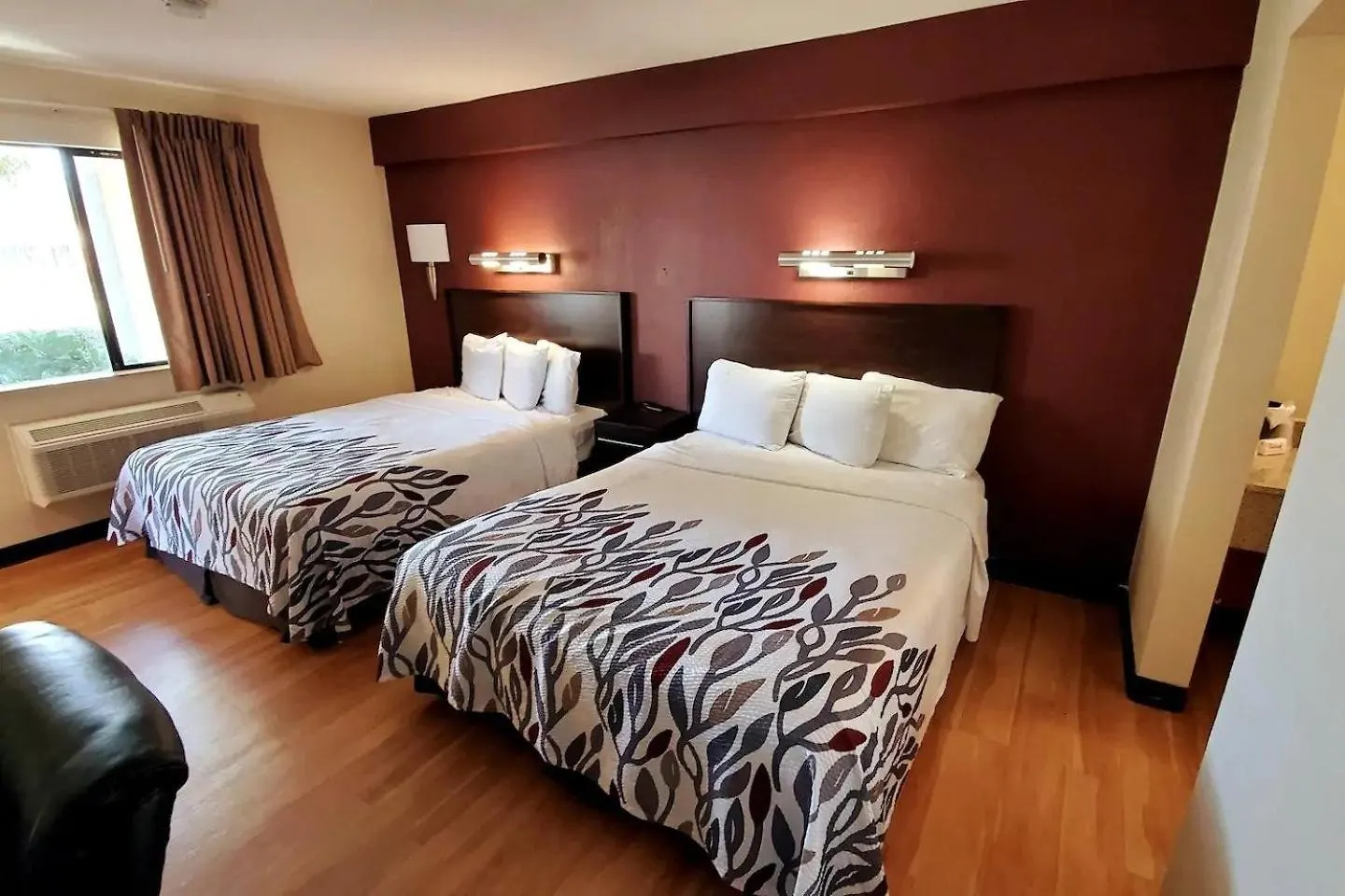 Sacramento Inn & Suites Hotel