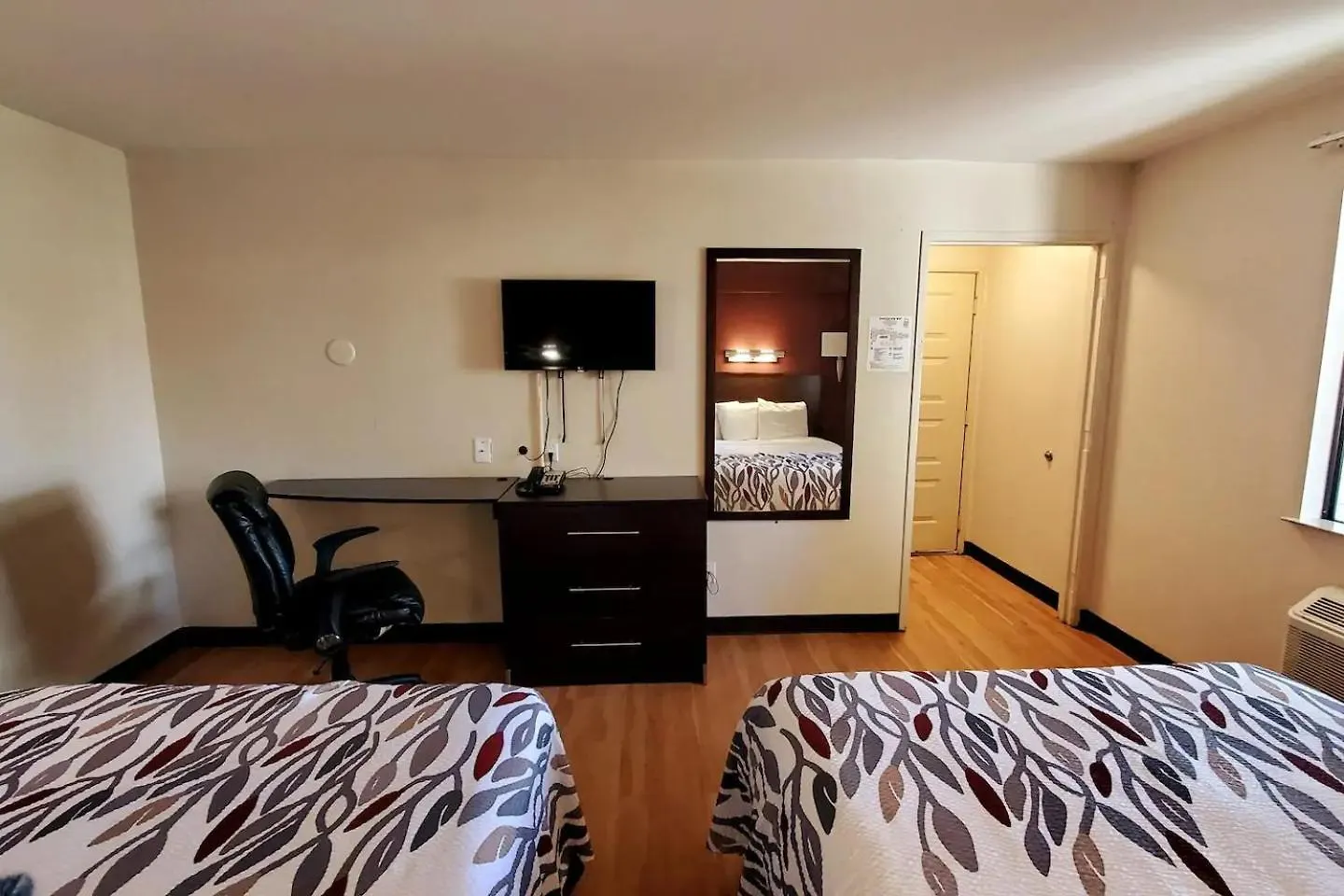 Sacramento Inn & Suites 2*,  United States