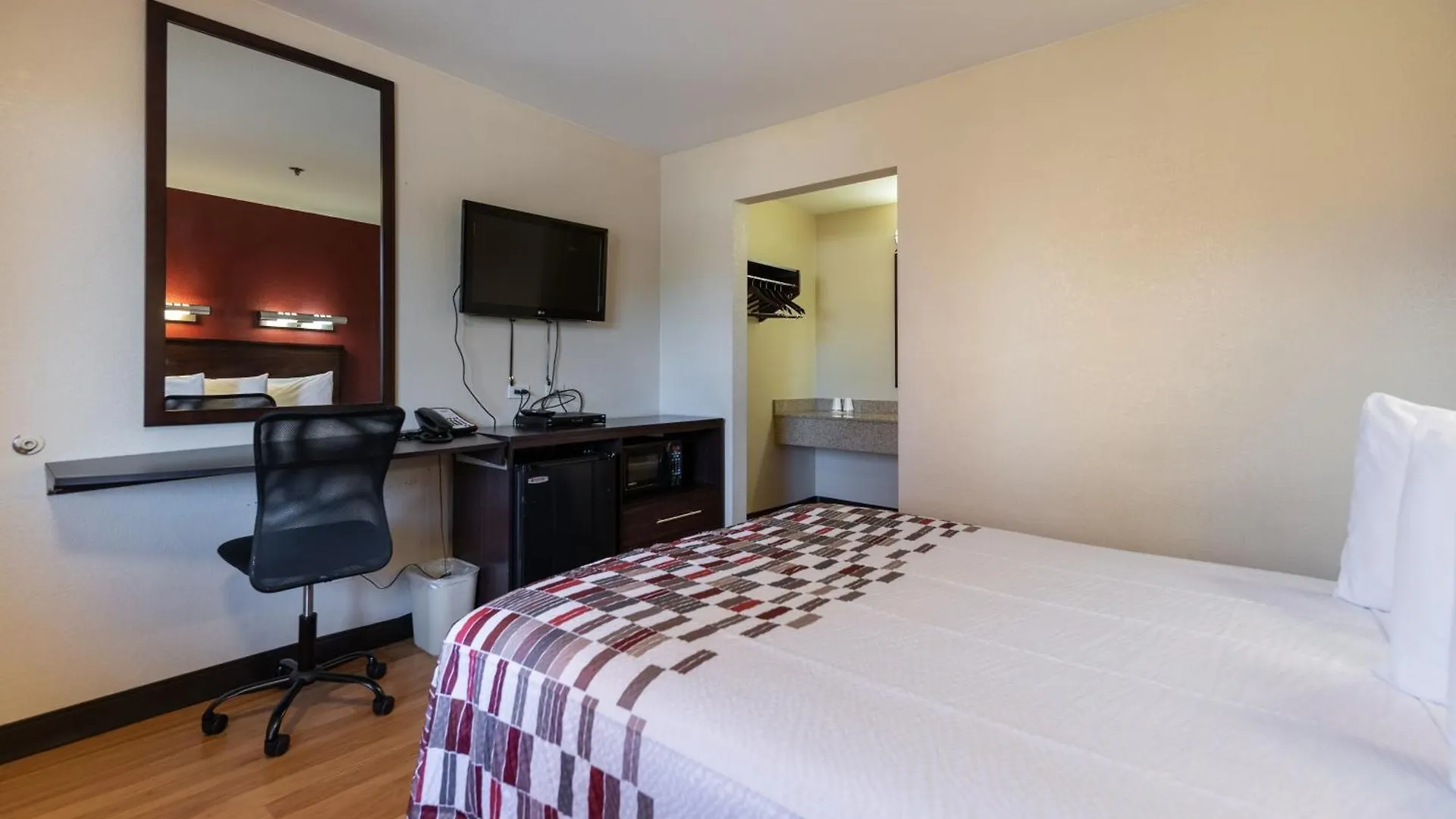 Sacramento Inn & Suites contacts